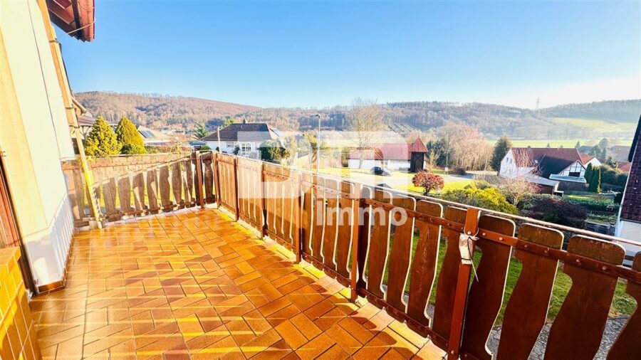 Ein-bis Zweifamilienhaus mit Anbauten auf 1.250 m² Traumgrundstück mit Panoramablick - Anbau EG Balkon / Panoramablick